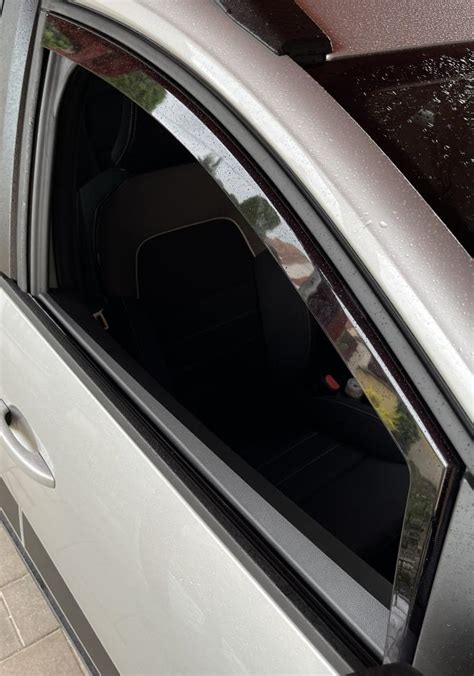 Szatuna Sporty légterelő Dacia Dusterhez