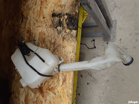 Szivárgó ablakmosó tartály