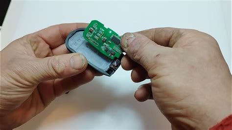 Távirányító elemcsere