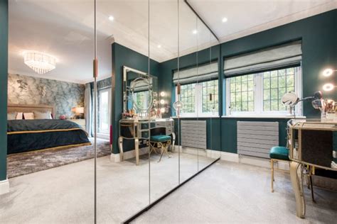 Tükrök a lakásban