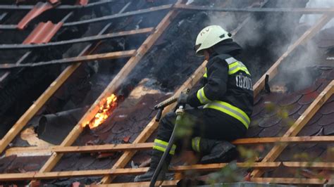 Tűzoltók munkában