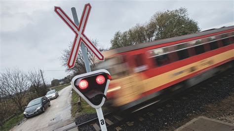 Tata, Agostyáni úti vasúti átjáró lezárása