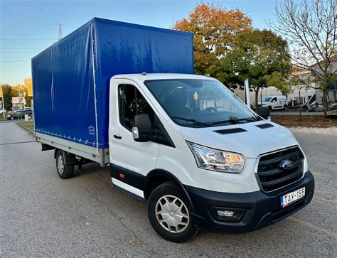 Teherautó ponyvás felépítménnyel