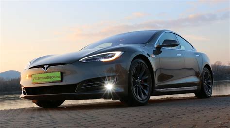 Tesla autó Ukrajnában