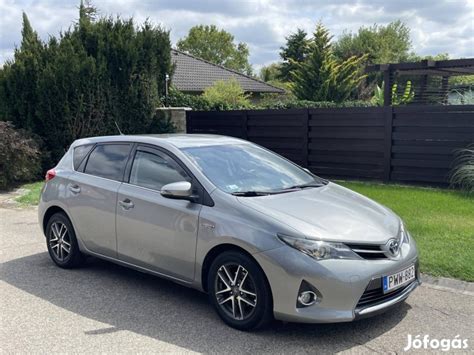 Toyota Auris autó