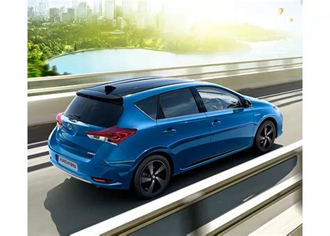 Toyota Auris tetőbox bérlés