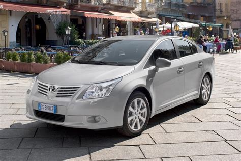 Toyota Avensis biztosítéktábla elhelyezkedése