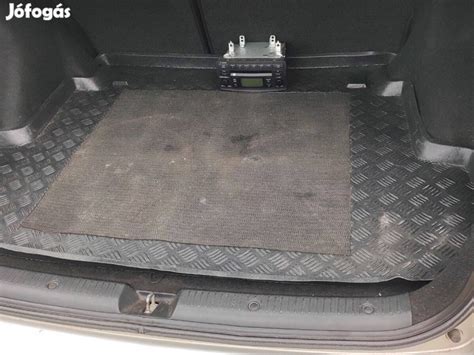 Toyota Corolla E12 csomagtértálca