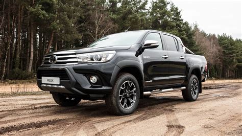 Toyota Hilux Invincible 50 Chrome Edition