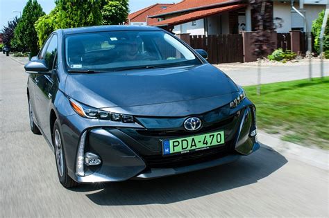 Toyota Prius hibrid autó