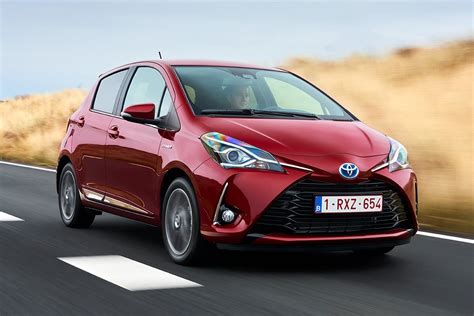 Toyota Yaris rendszámtábla szerelése