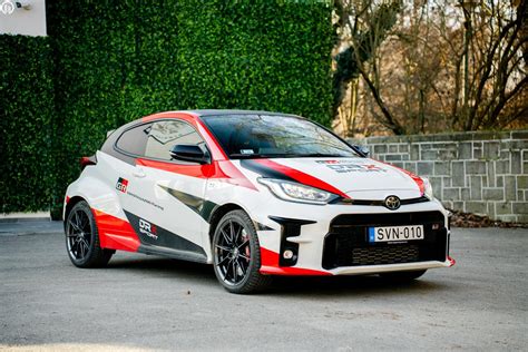 Toyota Yaris vezetés