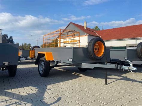 Utánfutó rakodása