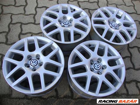 VW Polo különböző felni méretekkel