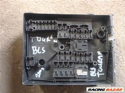 VW Touran ablaktörlő relé