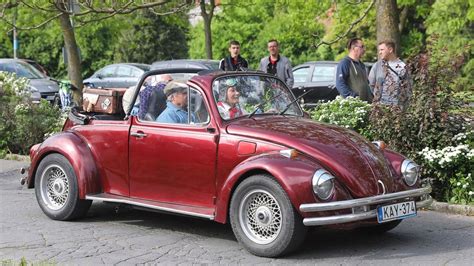 Veterán autók felvonulása