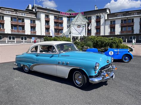 Veterán esküvői autó