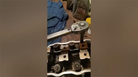 Vezérműtengely-szíjtárcsa meghúzása