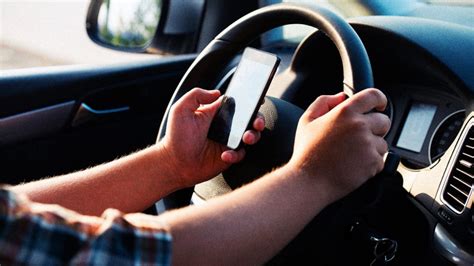 Vezetés közbeni mobiltelefon-használat