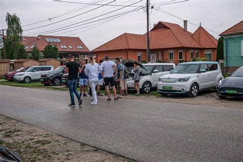 Villanyautós találkozó Abdán