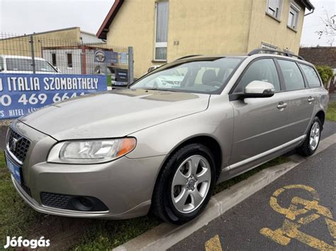 Volvo V70 autó