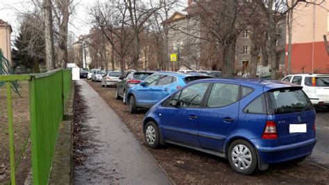 Zöldfelületen parkolás